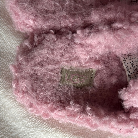 NWOT UGG Pink Fuzzy Slippers with bows - Picture 3 of 5